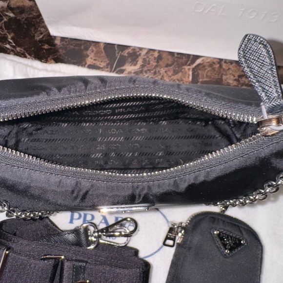 Prada Re-Edition 2005 handbag - Picture 5 of 12